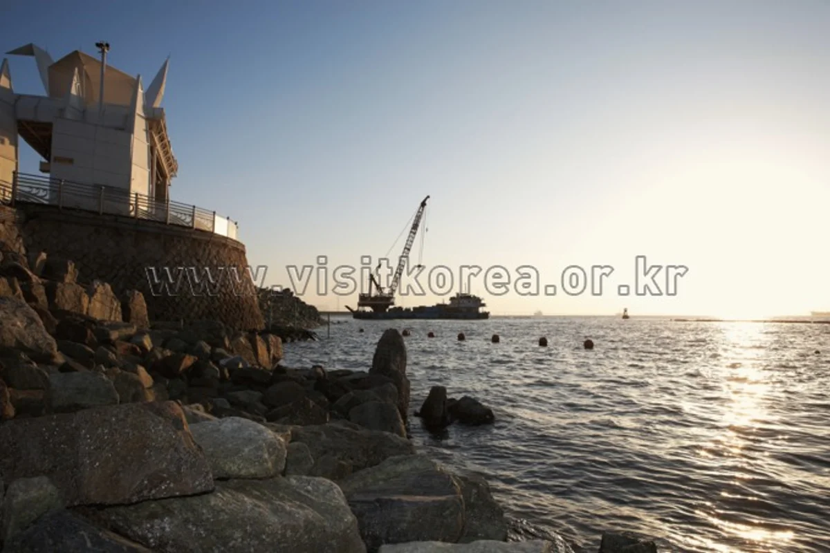 월미도 매화축제 (출처 : 한국관광공사)