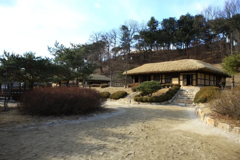 김유정문학촌 - 춘천시 서핑 여행